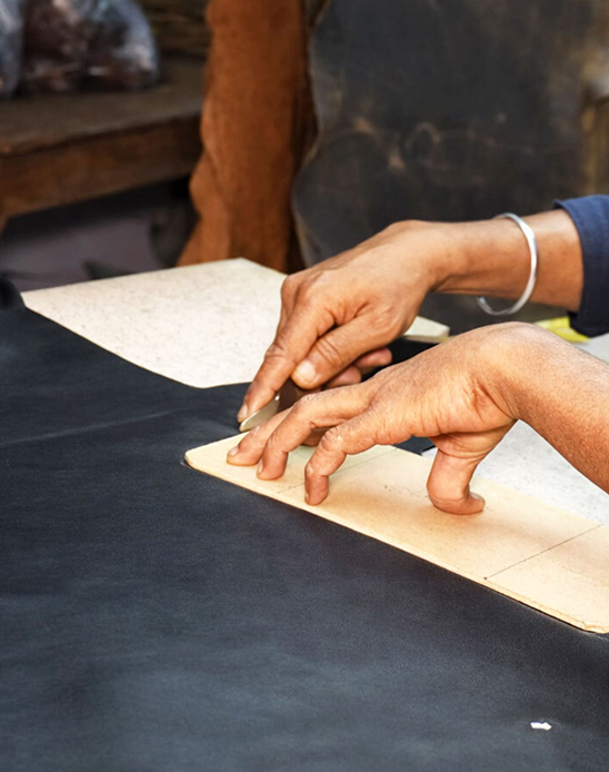 Premium leather material selection and craftsmanship for OEM leather bag manufacturing